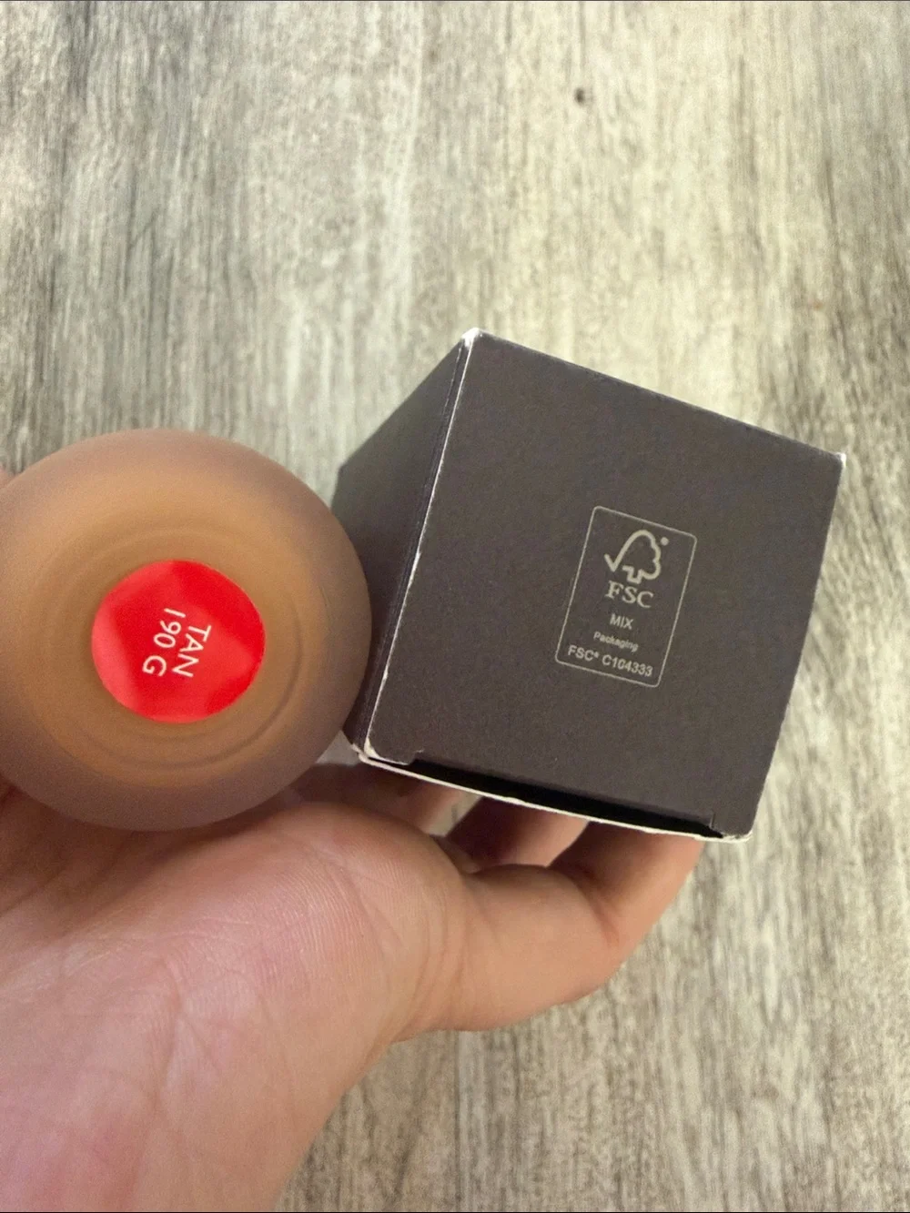Le Skin Weightless Serum Foundation — tan 190g - Picture 3 of 4